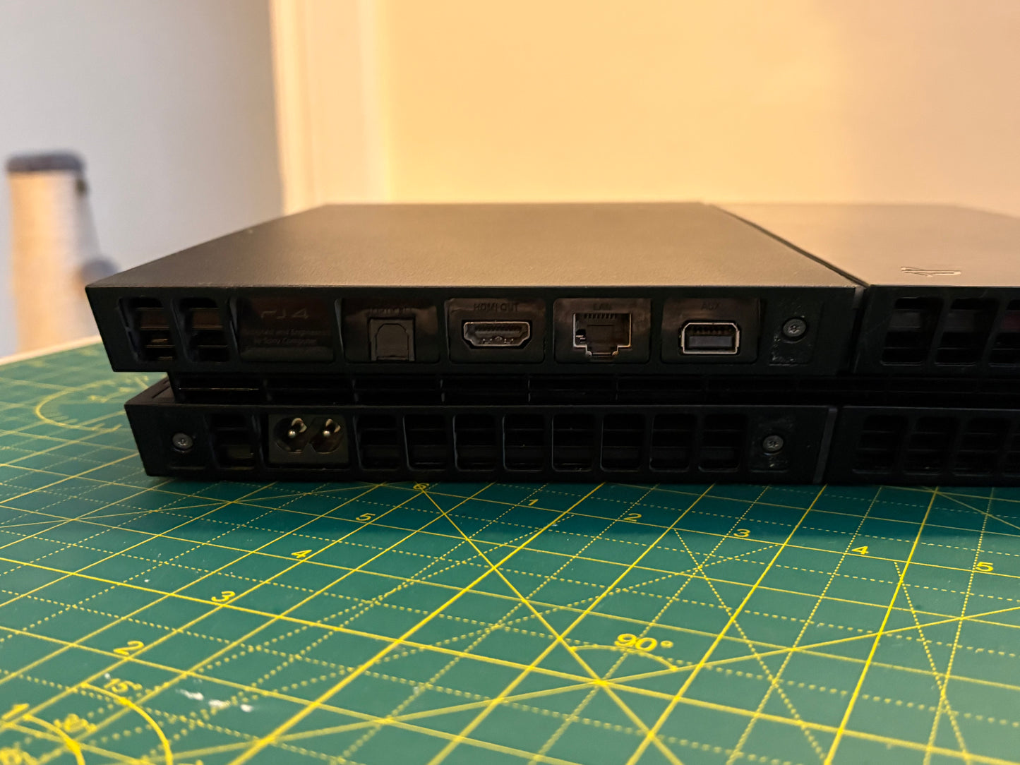 PlayStation 4 12.02 LOW FIRMWARE 1TB Console & Controller