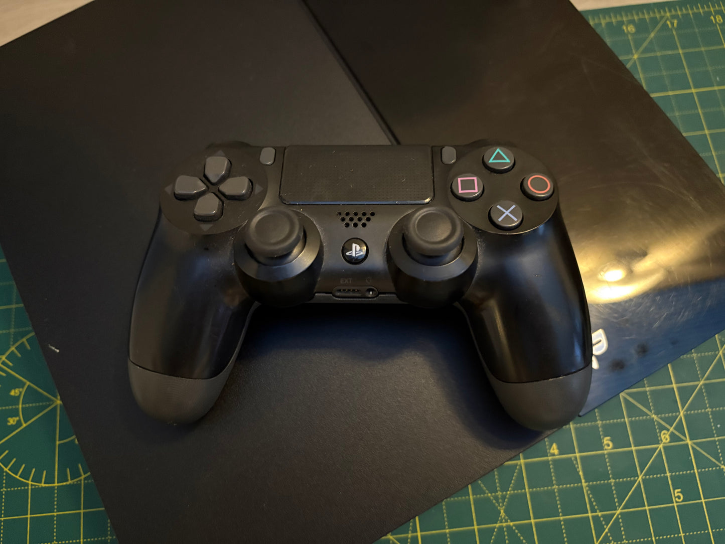 PlayStation 4 12.02 LOW FIRMWARE 1TB Console & Controller